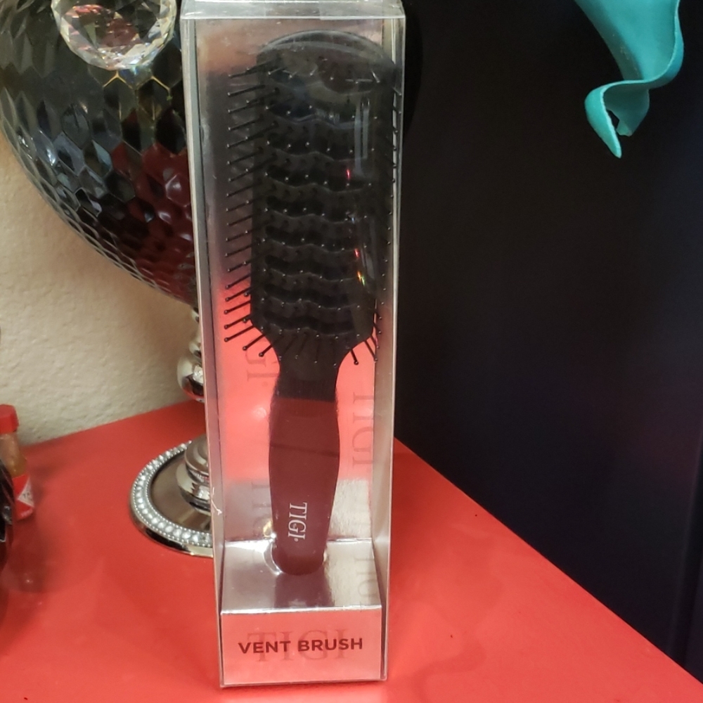 Vent Brush Tigi
